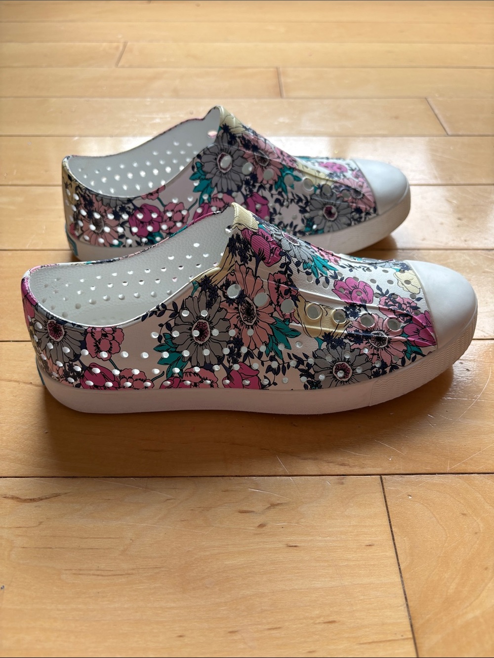 Native Jefferson Shoes Floral Slip-On Flats in White, Pink, Teal